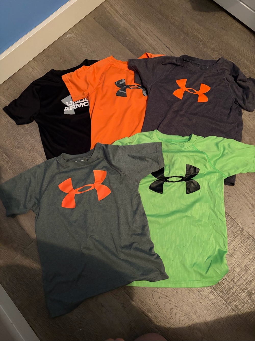 5 x Sz 7 Under Armour T-Shirts